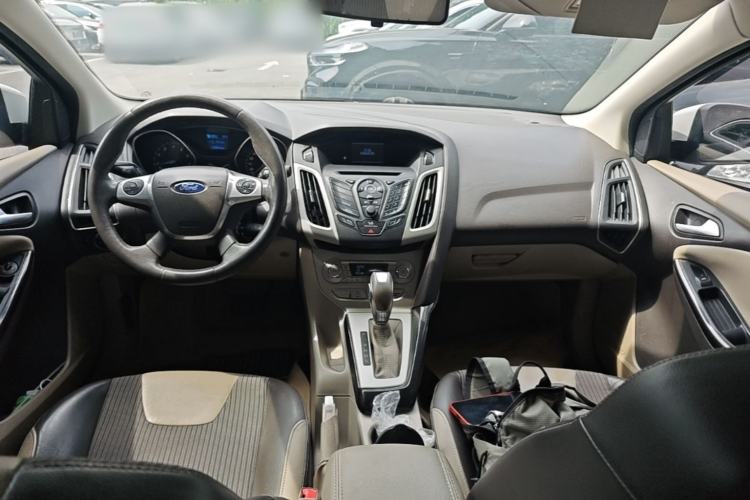Used Ford Focus 2012 Sedan 1.6L Automatic Fashion Edition Center Console