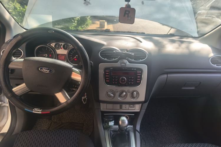 Used Ford Focus 2012 Hatchback Classic 1.8L Manual Base Model Center Console
