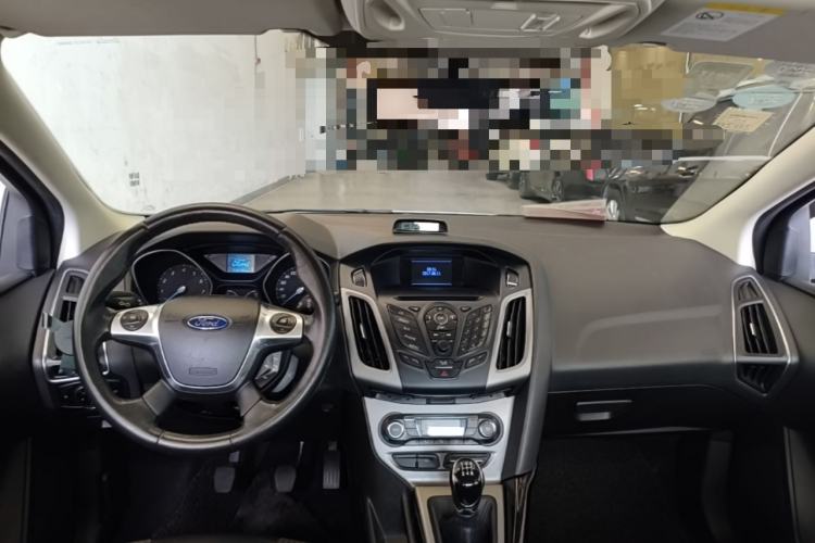Used Ford Focus 2012 Sedan 1.6L Manual Fashion Edition Center Console