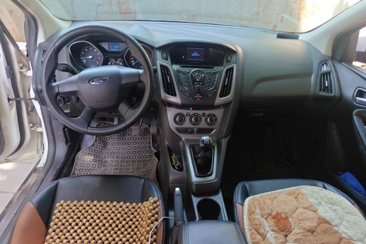 Used Ford Focus 2012 Hatchback 1.6L Manual Comfort Model Center Console