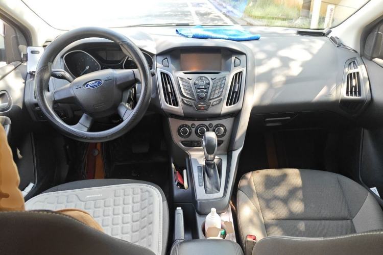 Used Ford Focus 2012 Hatchback 1.6L Automatic Comfort Model Center Console