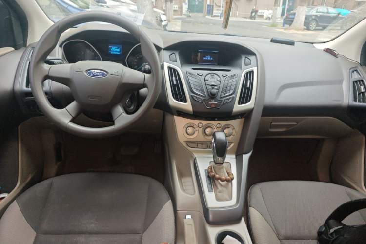 Used Ford Focus 2012 Sedan 1.6L Automatic Comfort Model Center Console