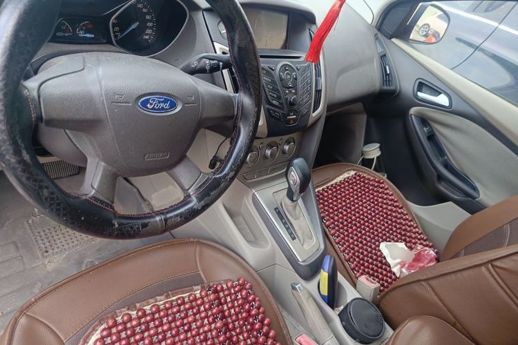 Used Ford Focus 2012 Sedan 1.6L Automatic Comfort Model Center Console