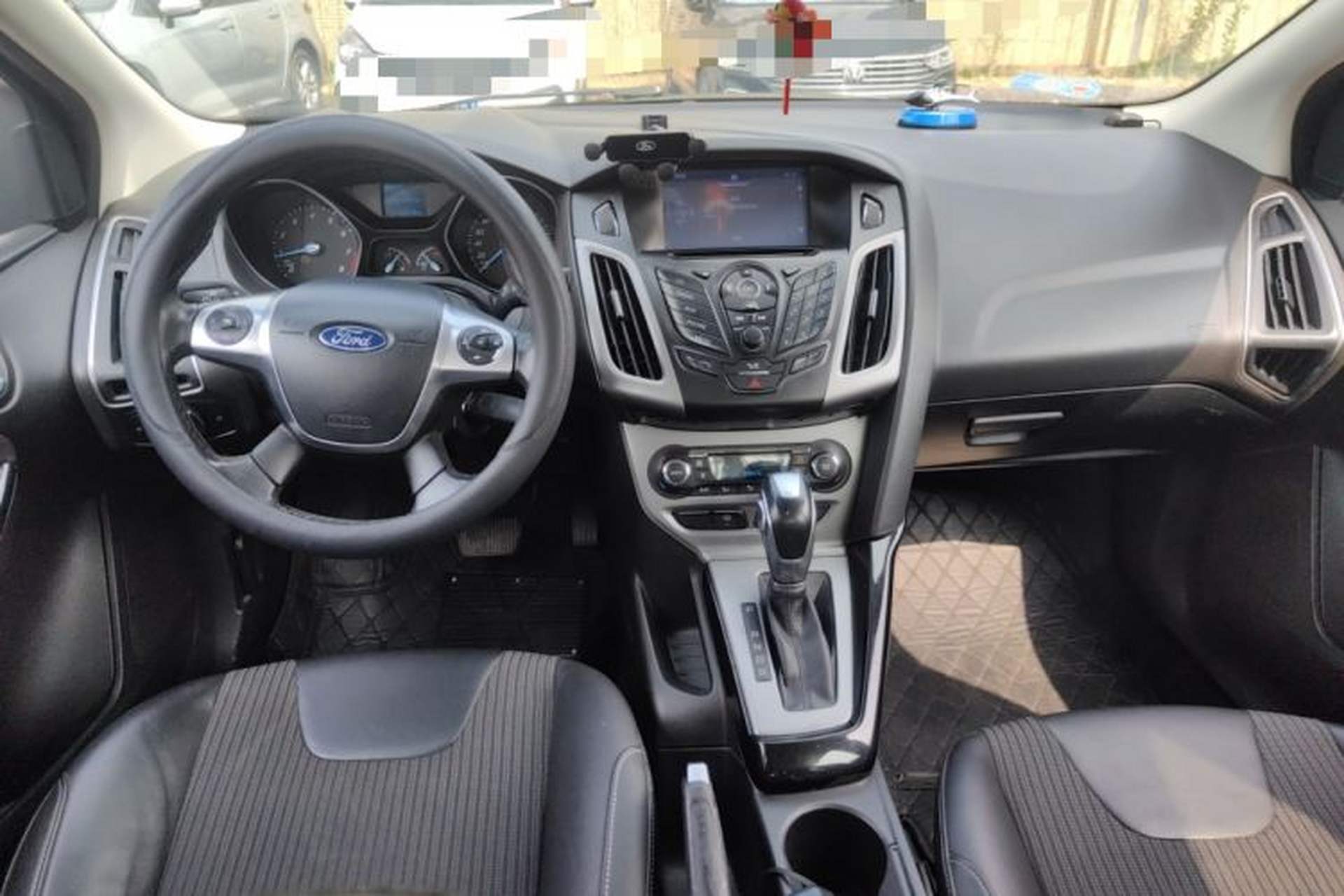 Used Ford Focus 2012 Sedan 1.6L Automatic Fashion Edition Center Console