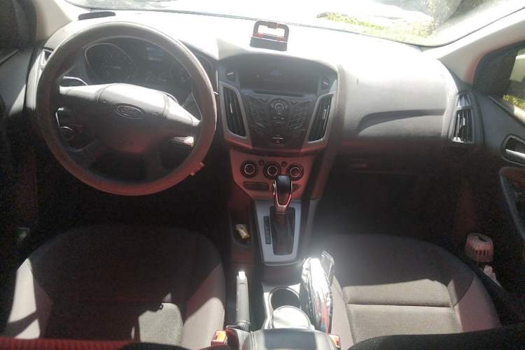 Used Ford Focus 2012 Hatchback 1.6L Automatic Comfort Model Center Console