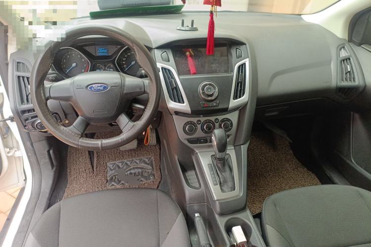 Used Ford Focus 2012 Hatchback 1.6L Automatic Comfort Model Center Console