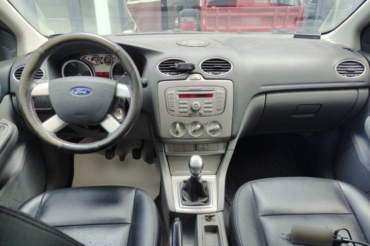 Used Ford Focus 2012 Hatchback Classic 1.8L Manual Base Model Center Console