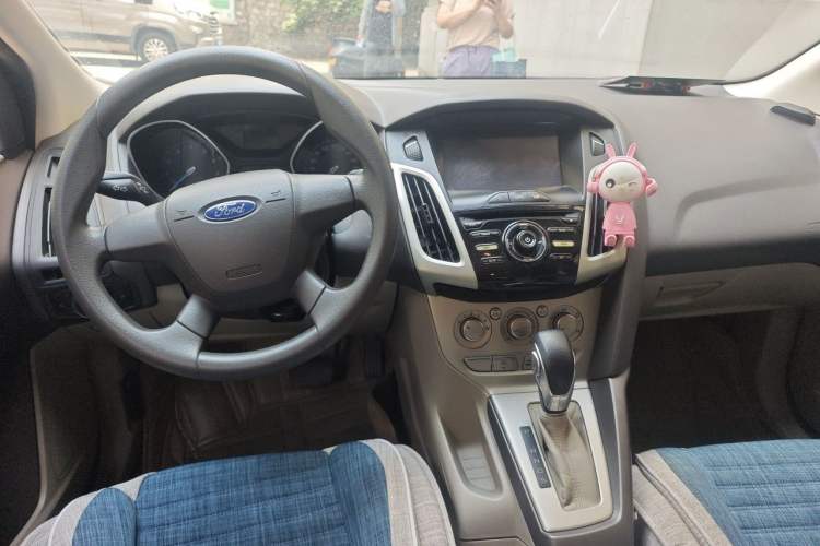 Used Ford Focus 2012 Sedan 1.6L Automatic Comfort Model Center Console
