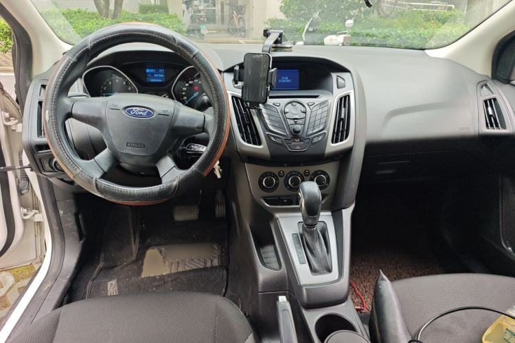 Used Ford Focus 2012 Hatchback 1.6L Automatic Comfort Model Center Console