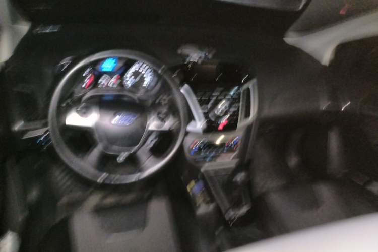 Used Ford Focus 2012 Sedan 1.6L Manual Fashion Edition Center Console