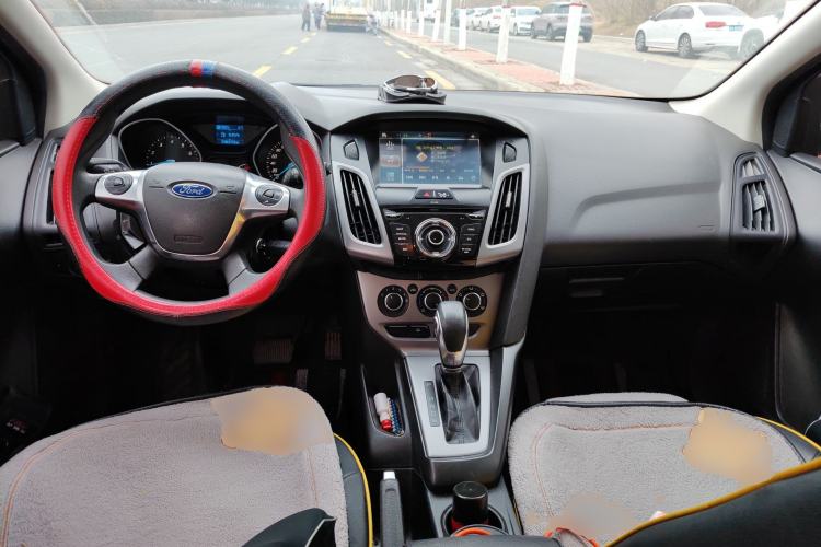 Used Ford Focus 2012 Hatchback 1.6L Automatic Comfort Model Center Console