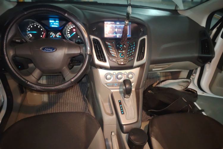 Used Ford Focus 2012 Sedan 1.6L Automatic Comfort Model Center Console