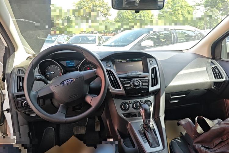 Used Ford Focus 2012 Hatchback 1.6L Automatic Comfort Model Center Console