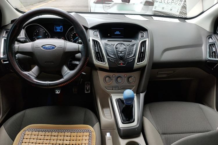 Used Ford Focus 2012 Sedan 1.6L Manual Comfort Model Center Console