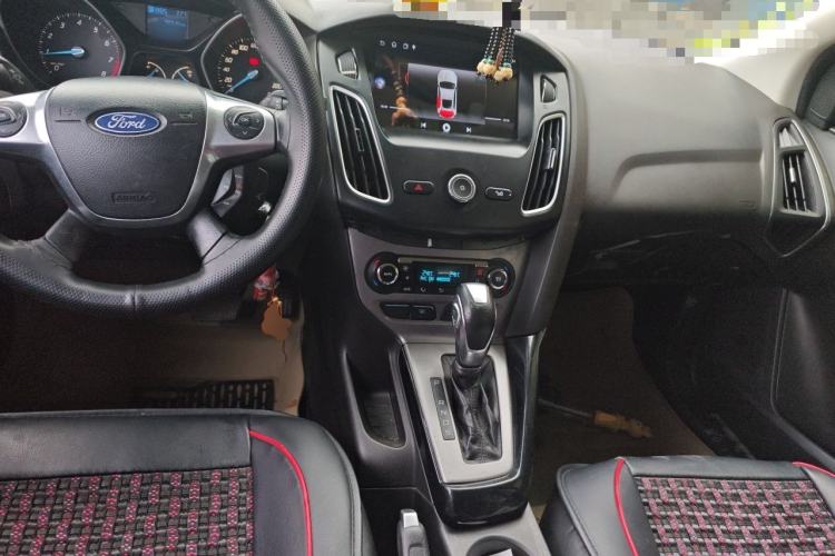 Used Ford Focus 2012 Hatchback 1.6L Automatic Fashion Edition Center Console