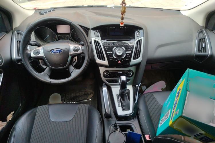 Used Ford Focus 2012 Hatchback 2.0L Automatic Luxury Sport Model Center Console