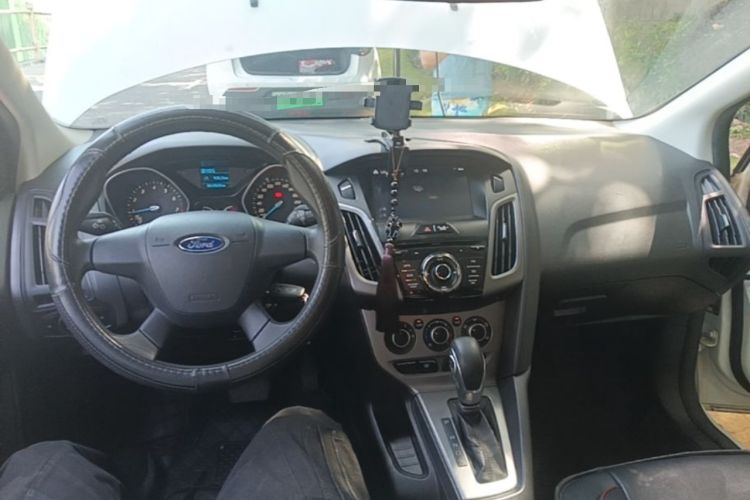 Used Ford Focus 2012 Hatchback 1.6L Automatic Comfort Model Center Console