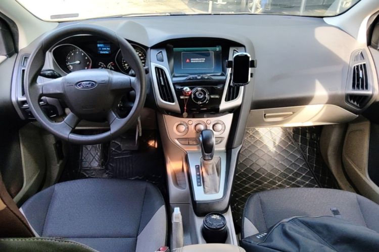 Used Ford Focus 2012 Sedan 1.6L Automatic Comfort Model Center Console
