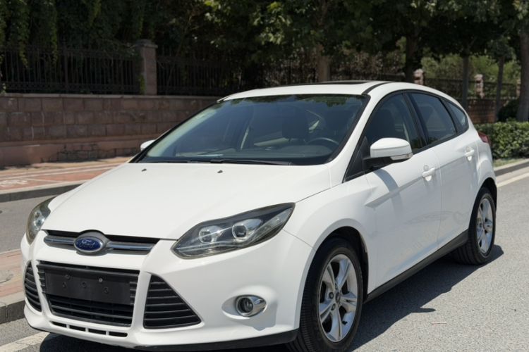 Used Ford Focus 2012 Hatchback 1.6L Automatic Fashion Edition Guazi used car, China used car export, Used car for sale, Used Ford cars, Cheapest cars for sale