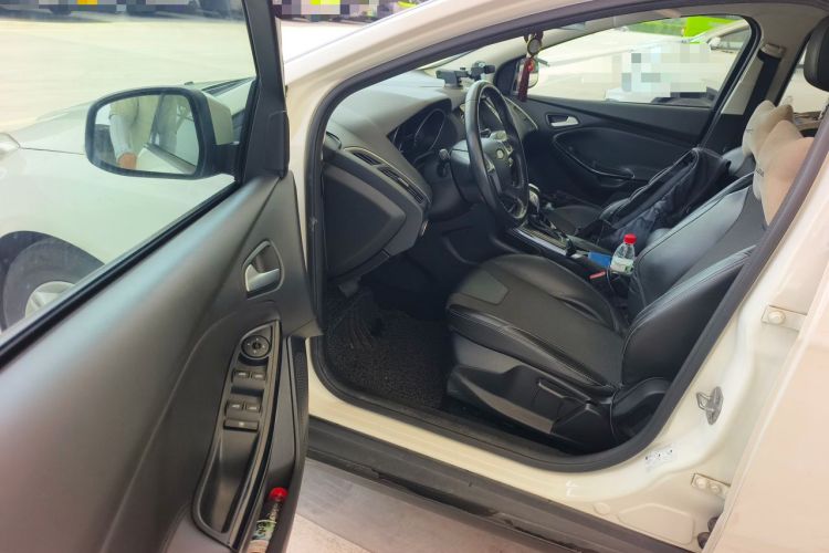 Used Ford Focus 2012 Hatchback 1.6L Automatic Fashion Edition Driver Seat