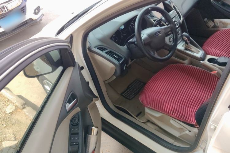 Used Ford Focus 2012 Sedan 1.6L Automatic Fashion Edition Driver Seat