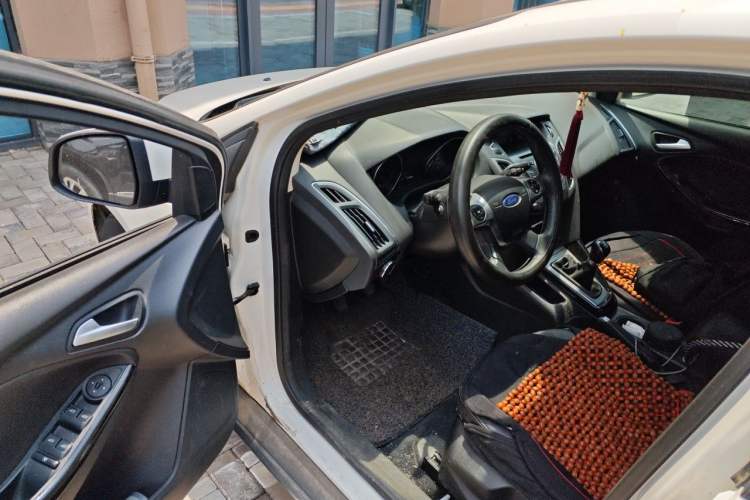 Used Ford Focus 2012 Hatchback 1.6L Manual Fashion Edition Driver Seat