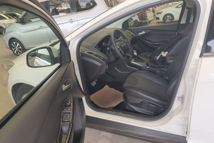 Used Ford Focus 2012 Sedan 1.6L Automatic Fashion Edition Driver Seat