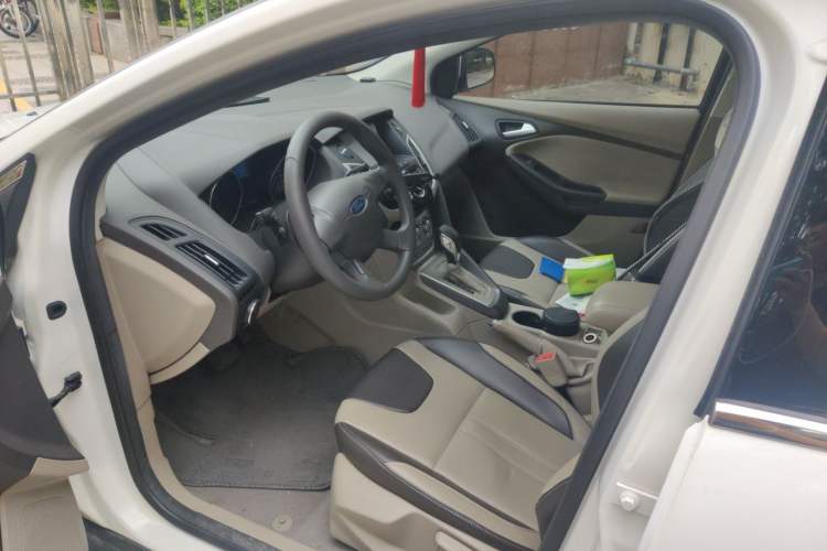 Used Ford Focus 2012 Sedan 1.6L Automatic Comfort Model Driver Seat
