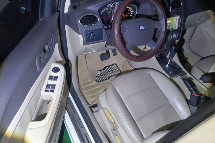 Used Ford Focus 2012 Hatchback Classic 1.8L Automatic Fashion Edition Driver Seat