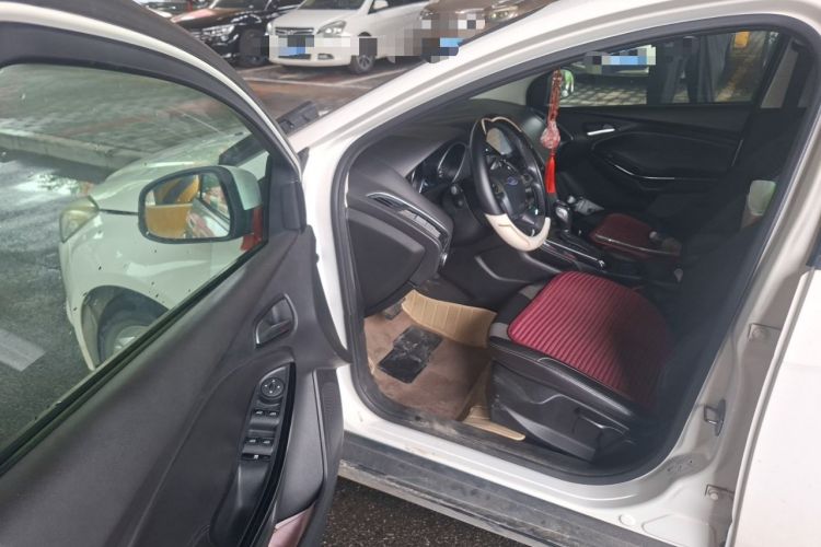 Used Ford Focus 2012 Hatchback 1.6L Automatic Fashion Edition Driver Seat