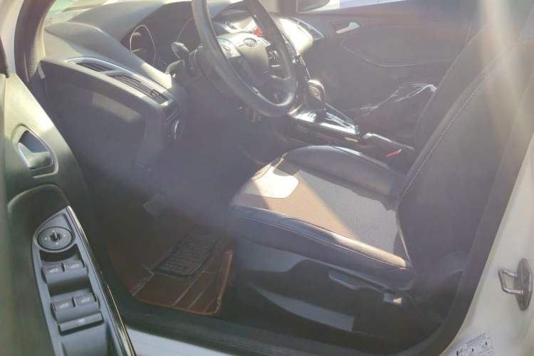 Used Ford Focus 2012 Hatchback 1.6L Automatic Fashion Edition Driver Seat