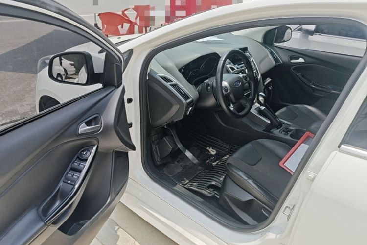 Used Ford Focus 2012 Hatchback 2.0L Automatic Luxury Sport Model Driver Seat