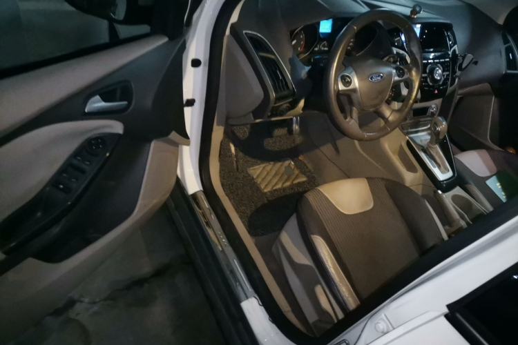 Used Ford Focus 2012 Hatchback 1.6L Automatic Fashion Edition Driver Seat