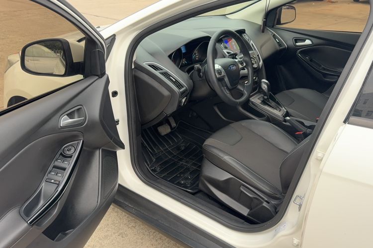 Used Ford Focus 2012 Hatchback 1.6L Automatic Fashion Edition Driver Seat