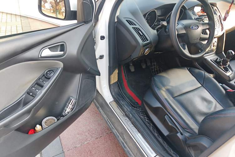 Used Ford Focus 2012 Hatchback 1.6L Manual Comfort Model Driver Seat
