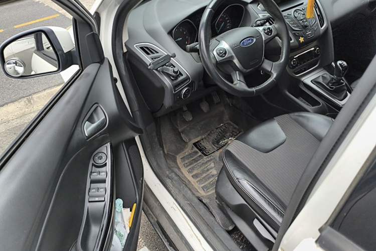 Used Ford Focus 2012 Sedan 1.6L Manual Fashion Edition Driver Seat