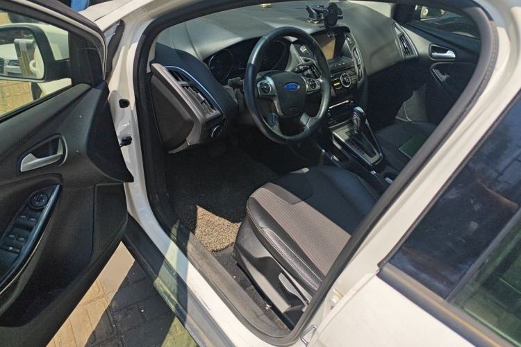Used Ford Focus 2012 Sedan 1.6L Automatic Fashion Edition Driver Seat