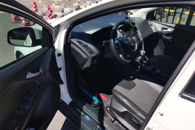 Used Ford Focus 2012 Sedan 1.6L Automatic Fashion Edition Driver Seat