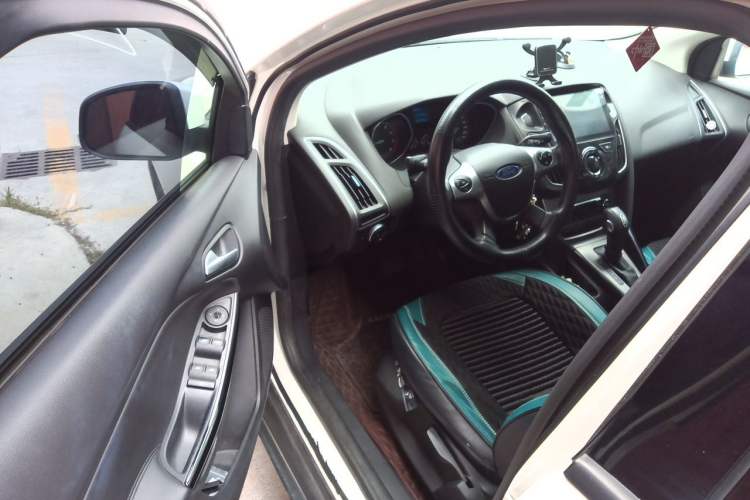 Used Ford Focus 2012 Sedan 1.6L Automatic Fashion Edition Driver Seat