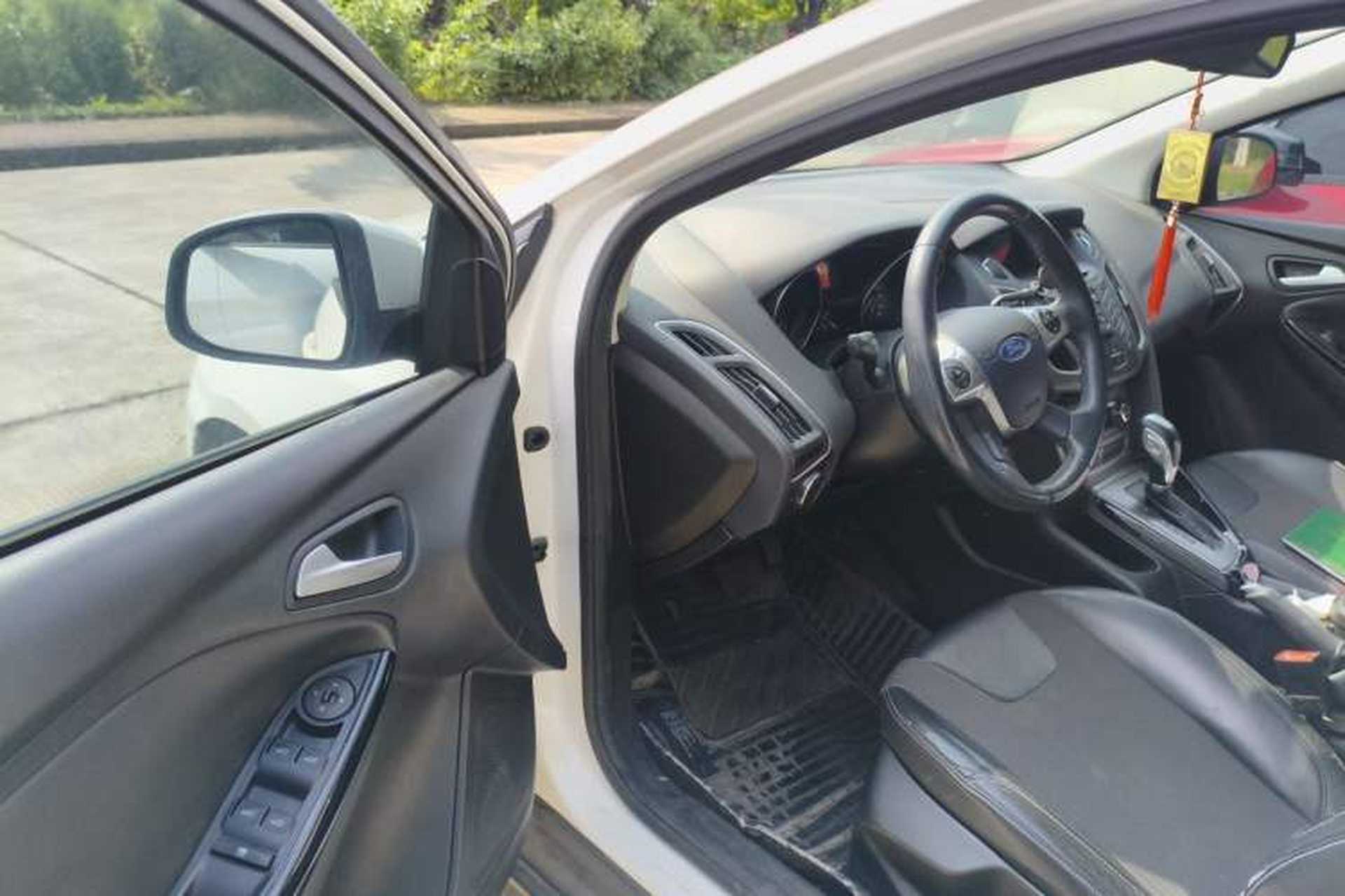 Used Ford Focus 2012 Sedan 1.6L Automatic Fashion Edition Driver Seat