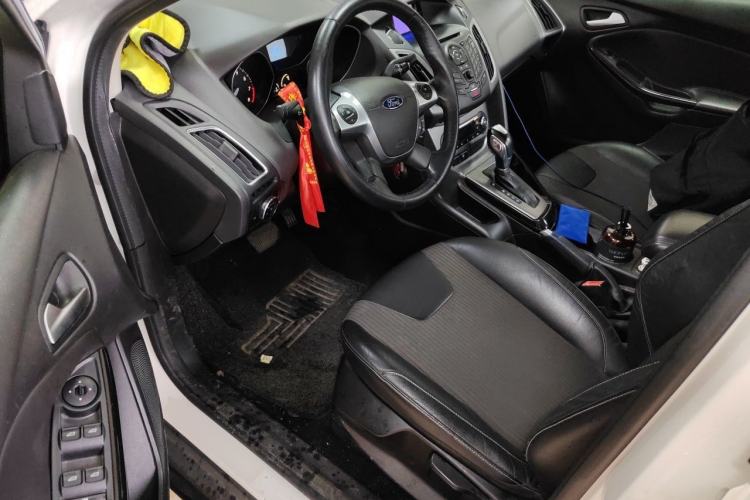 Used Ford Focus 2012 Sedan 1.6L Automatic Fashion Edition Driver Seat