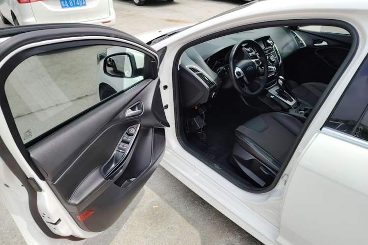 Used Ford Focus 2012 Hatchback 2.0L Automatic Luxury Sport Model Driver Seat