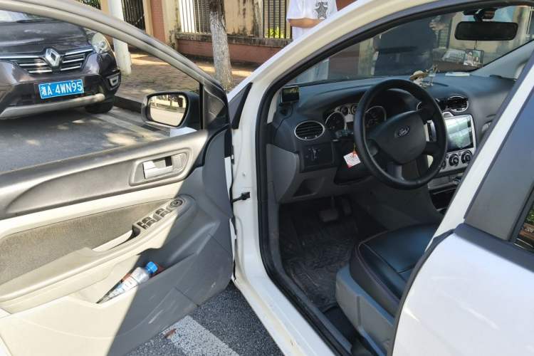 Used Ford Focus 2012 Hatchback Classic 1.8L Automatic Base Model Driver Seat