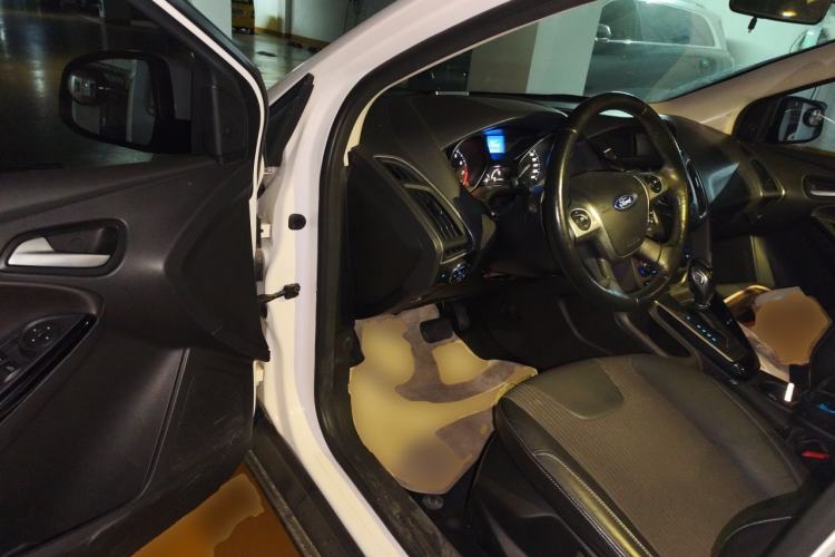 Used Ford Focus 2012 Hatchback 1.6L Automatic Fashion Edition Driver Seat