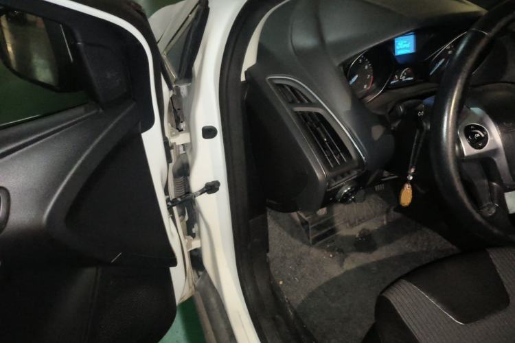 Used Ford Focus 2012 Sedan 1.6L Manual Fashion Edition Driver Seat