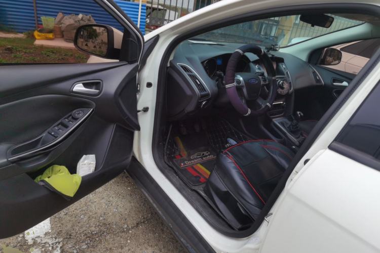 Used Ford Focus 2012 Sedan 1.6L Manual Fashion Edition Driver Seat