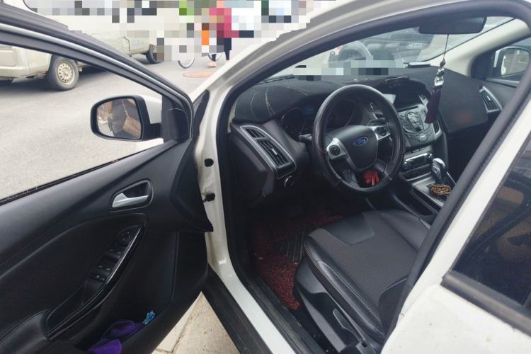 Used Ford Focus 2012 Hatchback 1.6L Automatic Fashion Edition Driver Seat