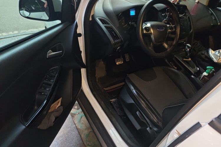 Used Ford Focus 2012 Hatchback 1.6L Automatic Fashion Edition Driver Seat