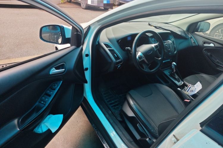 Used Ford Focus 2012 Sedan 1.6L Automatic Fashion Edition Driver Seat