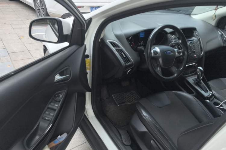 Used Ford Focus 2012 Hatchback 1.6L Automatic Fashion Edition Driver Seat